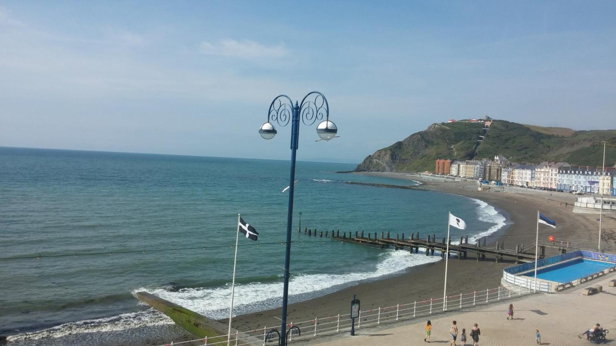 Awel Mor Holiday Apartment 애버리스트위스 객실 사진